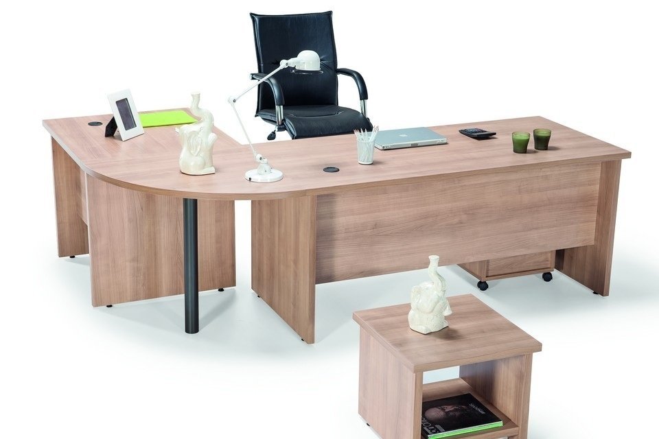 Mobilier et fournitures de bureau