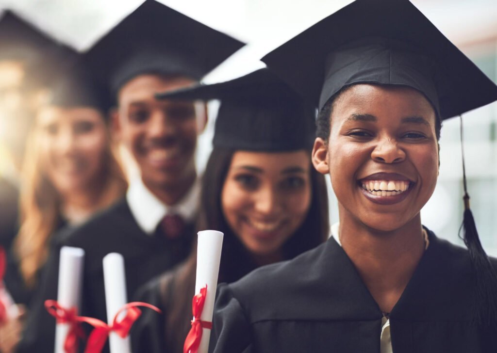 Étudiants le jour de leur remise de diplôme