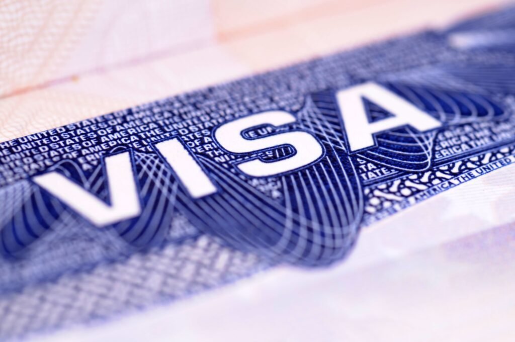 Visa apposé dans un passeport
